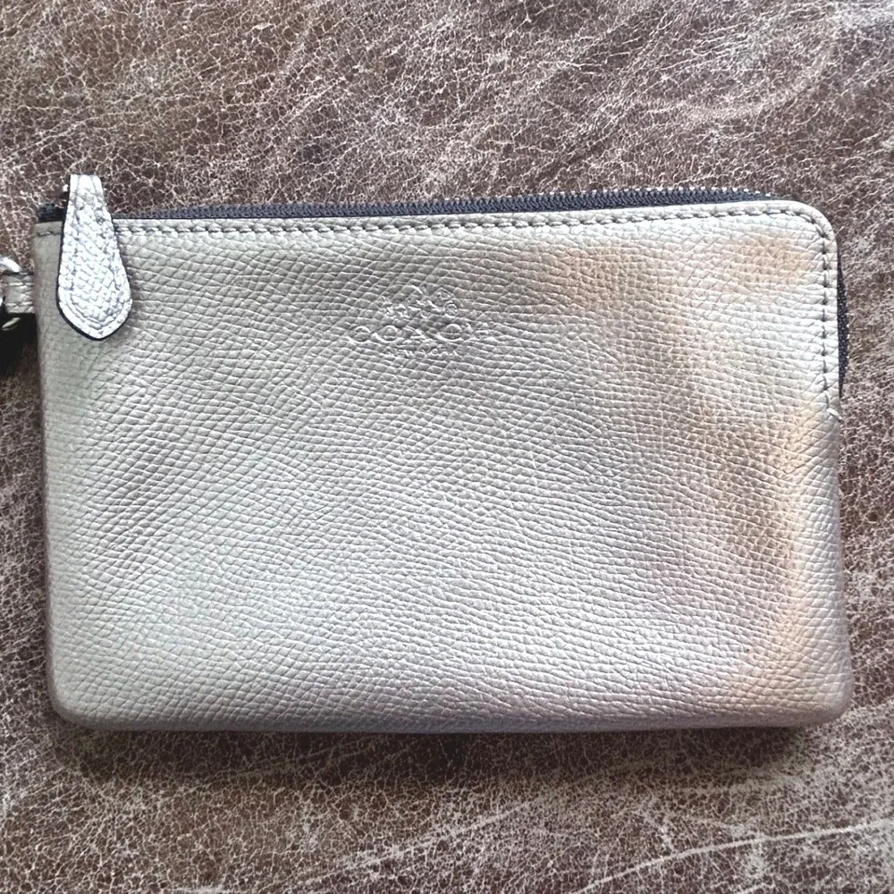 Coach Corner Zip Wristlet Metallic Silver Crossgrain Leather F54626